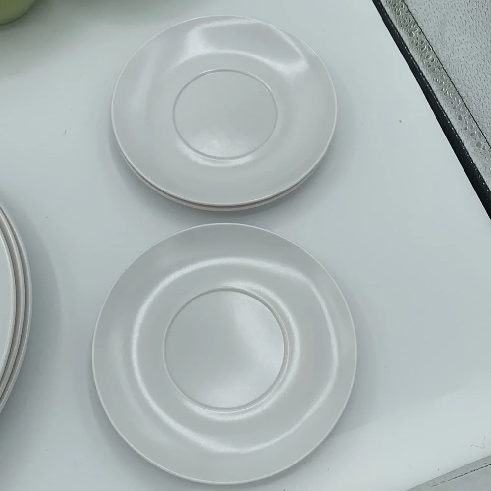 4 piece Melamine setting - great condition. Dorm, boat, first apartment